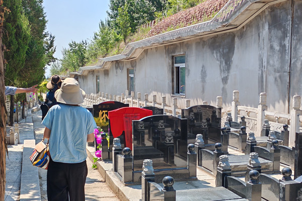 沈阳陵园大全天山墓园起步价为52800元，国有公墓包含十年墓地管理费！